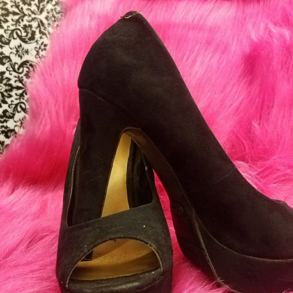 Heels - Picture 2 of 3